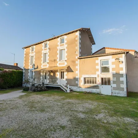 La Pictave, Maison Poitevine A 5 Mn Du Futuroscope Guest house