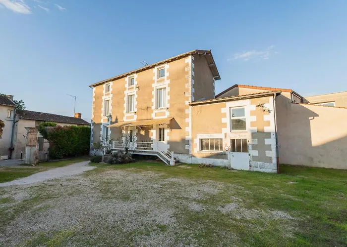 La Pictave, Maison Poitevine A 5 Mn Du Futuroscope Guest house